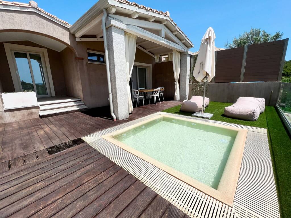 Aura Mini: giardino con plunge pool idromassaggio privata
