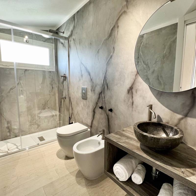 Aura Midi: bagno con doccia