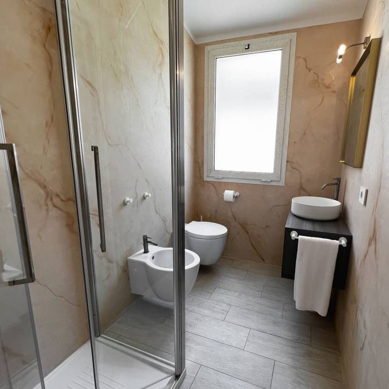 Aura Mini: bagno con doccia