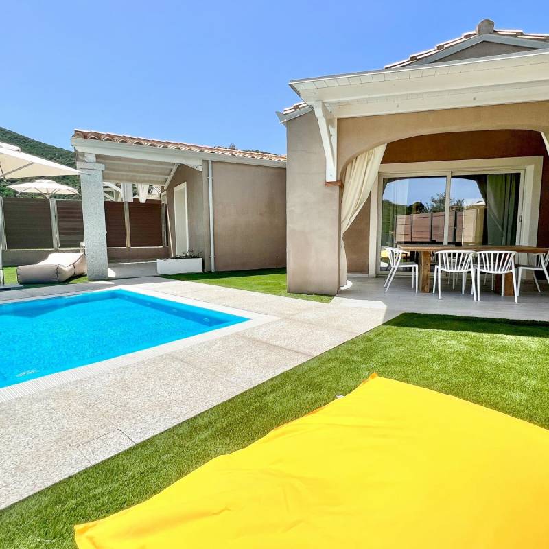 Aura Maxi: veranda e giardino privato