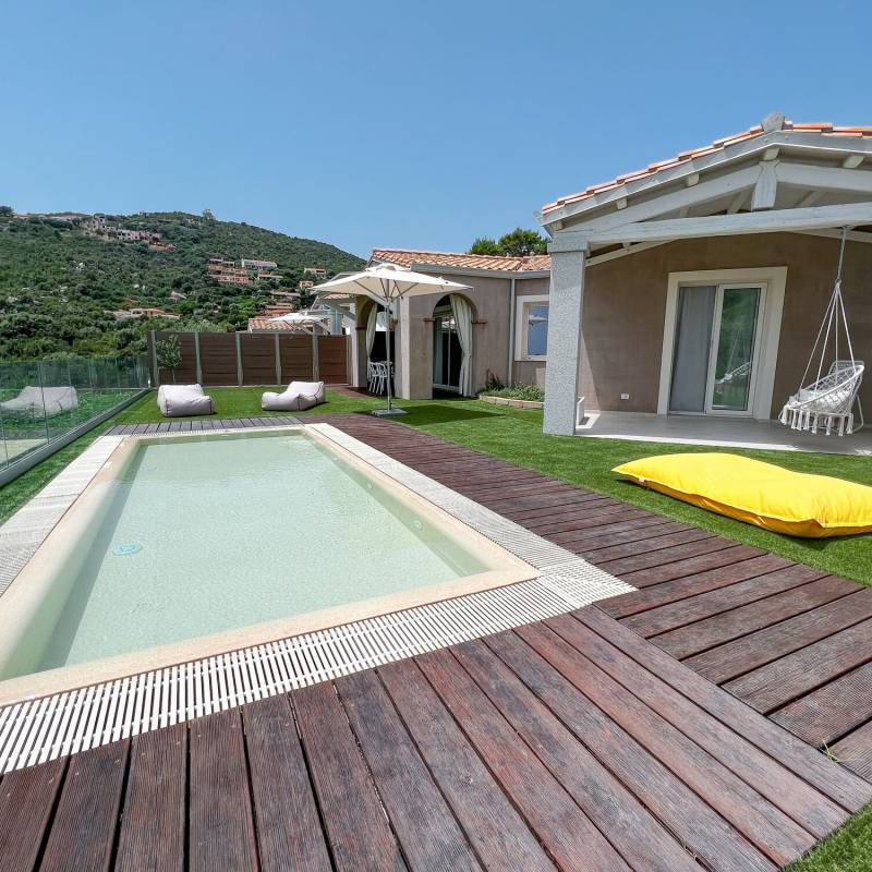 Aura Maxi: veranda e giardino privato