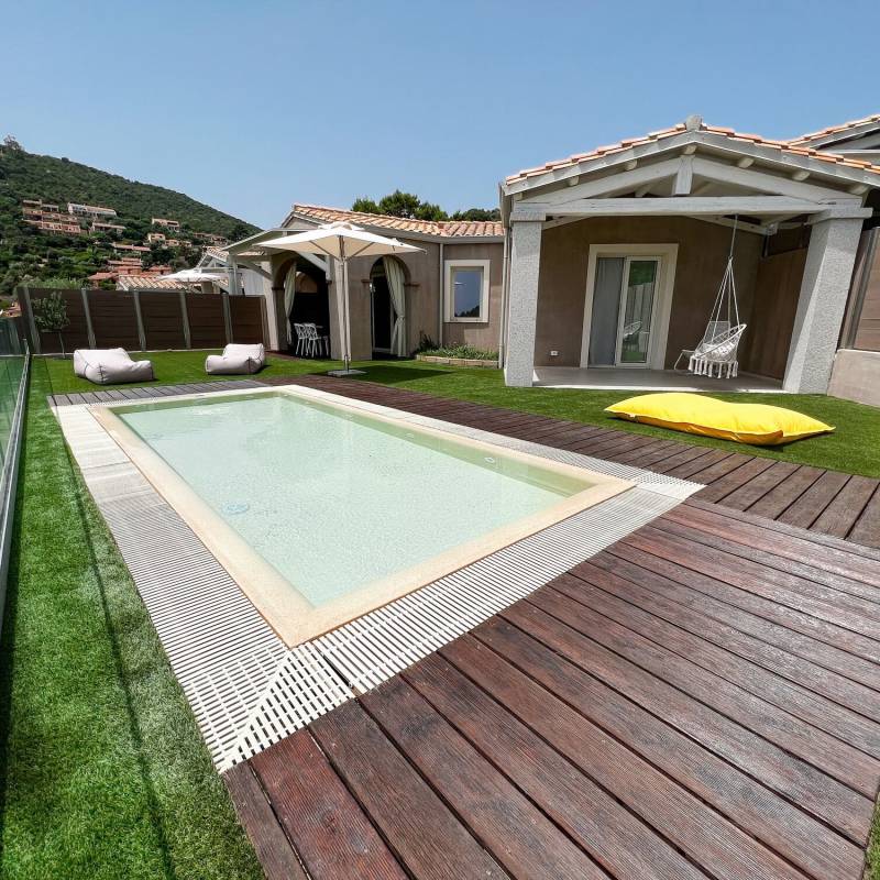 Aura Maxi: giardino con plunge pool idromassaggio privata